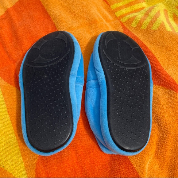 Finding Nemo Kid Slippers and Anchors Away Card Game - Picture 3 of 9